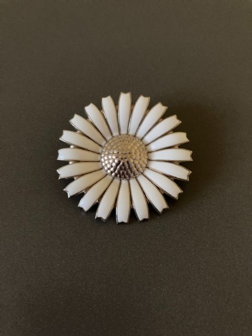 georg jensen danish silver and enamel daisy brooch - CATEGORY: ANTIQUE JEWELLERY - DATED 1950