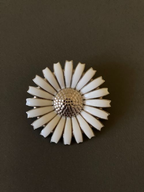 GEORG JENSEN DANISH SILVER AND ENAMEL DAISY BROOCH - ADDITIONAL PHOTO 1