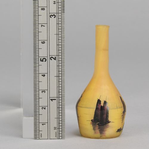 EARLY 20TH CENTURY ART NOUVEAU GLASS MINIATURE BOATING VASE BY DAUM FRRES - ADDITIONAL PHOTO 9