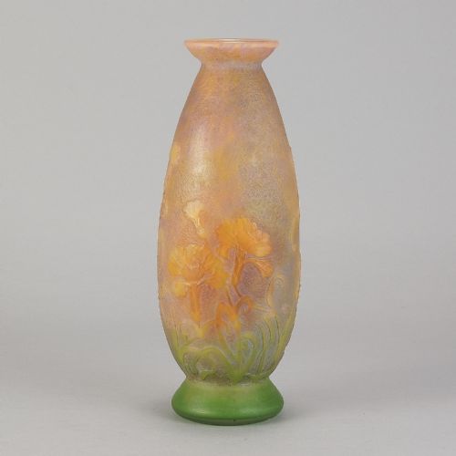 EARLY 20TH CENTURY ART NOUVEAU CAMEO FLORAL VASE BY DAUM FRRES - ADDITIONAL PHOTO 3