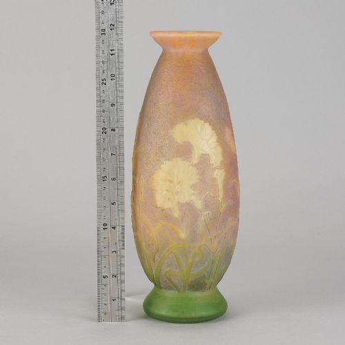 EARLY 20TH CENTURY ART NOUVEAU CAMEO FLORAL VASE BY DAUM FRRES - ADDITIONAL PHOTO 9