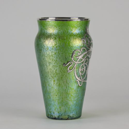 EARLY 20TH CENTURY GLASS SILVERED ARMORIAL VASE BY LOETZ WITWE - ADDITIONAL PHOTO 2