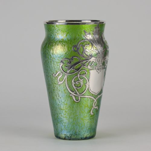 EARLY 20TH CENTURY GLASS SILVERED ARMORIAL VASE BY LOETZ WITWE - ADDITIONAL PHOTO 3