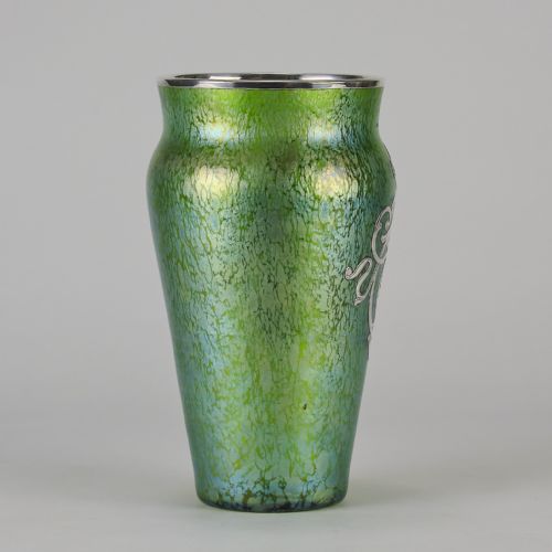 EARLY 20TH CENTURY GLASS SILVERED ARMORIAL VASE BY LOETZ WITWE - ADDITIONAL PHOTO 4