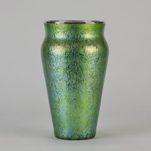 EARLY 20TH CENTURY GLASS SILVERED ARMORIAL VASE BY LOETZ WITWE - ADDITIONAL PHOTO 5