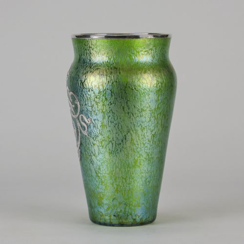 EARLY 20TH CENTURY GLASS SILVERED ARMORIAL VASE BY LOETZ WITWE - ADDITIONAL PHOTO 6