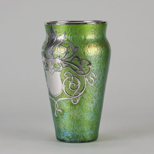 EARLY 20TH CENTURY GLASS SILVERED ARMORIAL VASE BY LOETZ WITWE - ADDITIONAL PHOTO 8