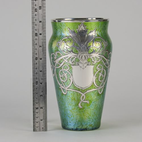 EARLY 20TH CENTURY GLASS SILVERED ARMORIAL VASE BY LOETZ WITWE - ADDITIONAL PHOTO 11