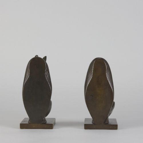 fig 2. A pair of early 20th-century dark brown cast bronze bookends featuring seated squirrels with raised tails mounted on rectangular bases.