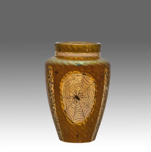 EARLY 20TH CENTURY IRIDESCENT GLASS SPIDER VASE BY KRALIK GLASS
