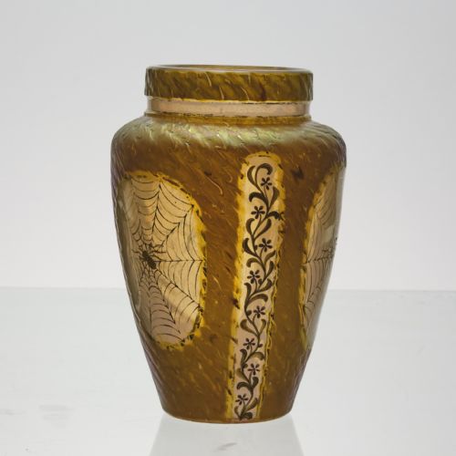 EARLY 20TH CENTURY IRIDESCENT GLASS SPIDER VASE BY KRALIK GLASS - ADDITIONAL PHOTO 3