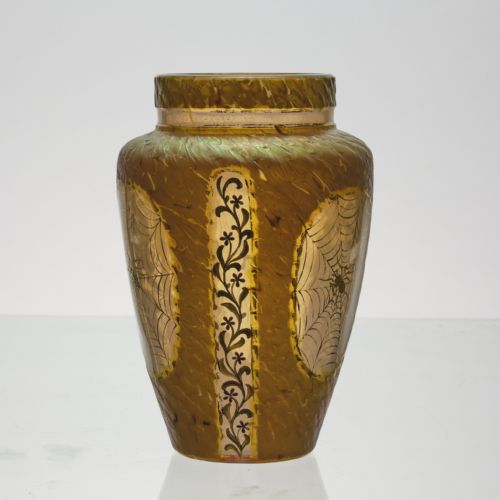 EARLY 20TH CENTURY IRIDESCENT GLASS SPIDER VASE BY KRALIK GLASS - ADDITIONAL PHOTO 5