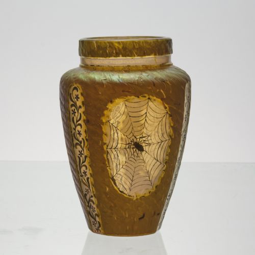 EARLY 20TH CENTURY IRIDESCENT GLASS SPIDER VASE BY KRALIK GLASS - ADDITIONAL PHOTO 7