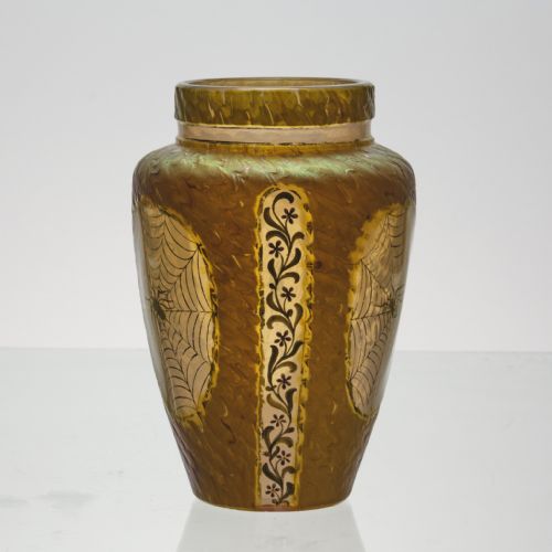 EARLY 20TH CENTURY IRIDESCENT GLASS SPIDER VASE BY KRALIK GLASS - ADDITIONAL PHOTO 8