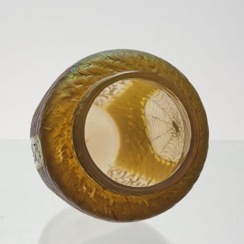 EARLY 20TH CENTURY IRIDESCENT GLASS SPIDER VASE BY KRALIK GLASS - ADDITIONAL PHOTO 9