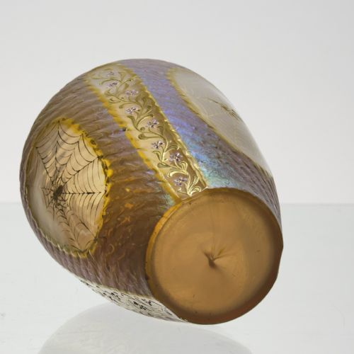 EARLY 20TH CENTURY IRIDESCENT GLASS SPIDER VASE BY KRALIK GLASS - ADDITIONAL PHOTO 10