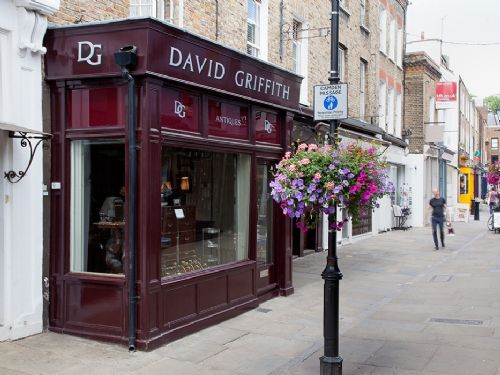 DAVID GRIFFITH ANTIQUES PROFILE PHOTO WHICH LINKS TO DEALER PAGE