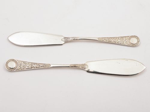 fig 1. Cased Pair of Edwardian Silver Butter Knives, Sheffield 1901