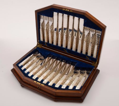 Edwardian Cased Mother of Pearl Fish Set, Circa 1905