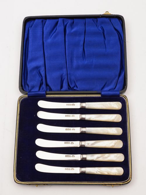 fig 1. Edwardian Cased Silver and M.O.P Butter Knives, Sheffield 1910