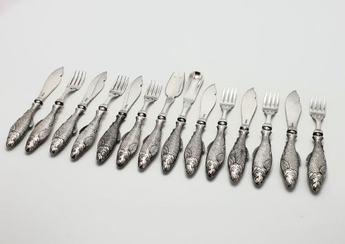 fig 2. A Stunning 14-piece Harrods fish set - English antique - 1911