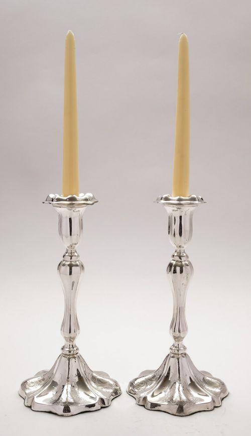 BEAUTIFUL PAIR OF ANTIQUE VICTORIAN ENGRAVED SILVERPLATED CANDLESTICKS CIRCA 1860
