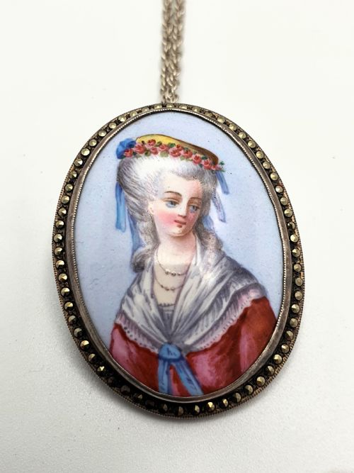 PRETTY ENGLISH SILVER AND CHINA PENDANT BROOCH CIRCA 1930 - ADDITIONAL PHOTO 2
