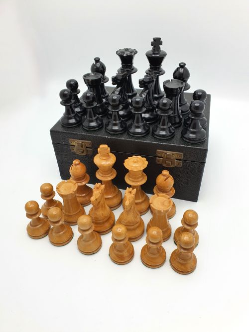 Nice Staunton Style Chess Set – Circa 1930