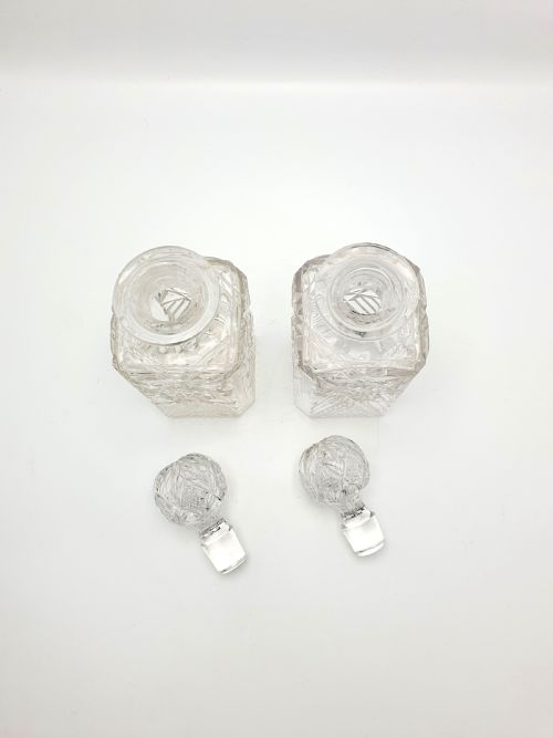 PAIR OF EDWARDIAN CUT GLASS SPIRIT DECANTERS CIRCA 1905 - ADDITIONAL PHOTO 3