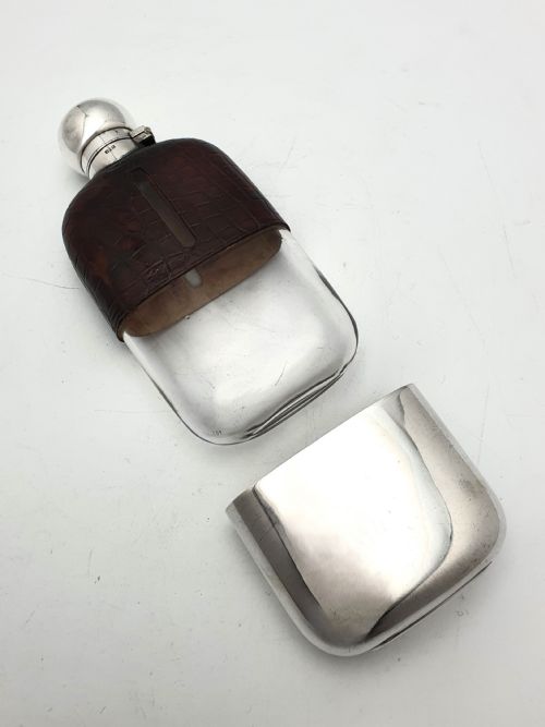 HANDSOME ENGLISH ANTIQUE SILVER PLATE AND LEATHER HIP FLASK CIRCA 1920 - ADDITIONAL PHOTO 2