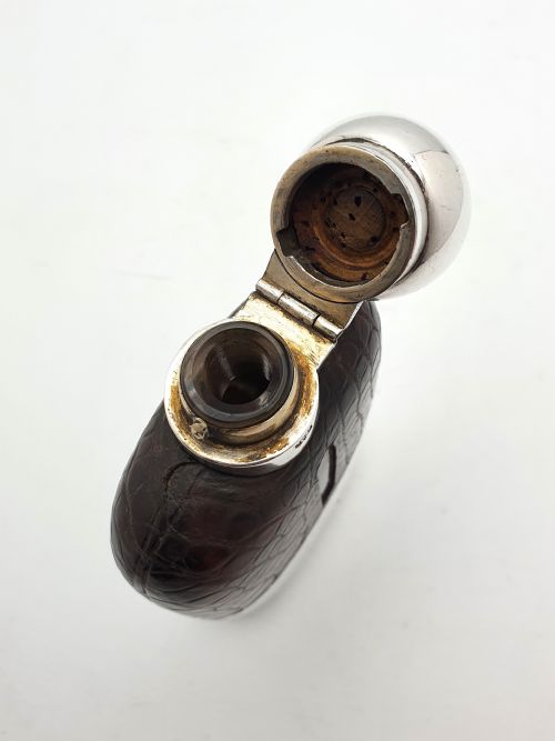 HANDSOME ENGLISH ANTIQUE SILVER PLATE AND LEATHER HIP FLASK CIRCA 1920 - ADDITIONAL PHOTO 4