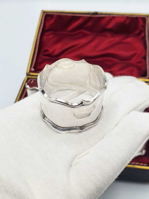 fig 1. Nice Set of Six Antique Edwardian Silver-Plated Napkin Rings – circa 1905