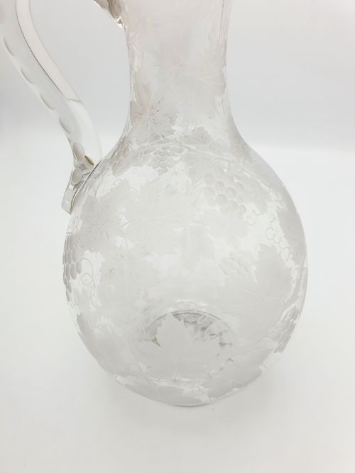 GORGEOUS ANTIQUE VICTORIAN ETCHED GLASS WINE JUG WITH GRAPE VINE MOTIF CIRCA 1890 - ADDITIONAL PHOTO 3