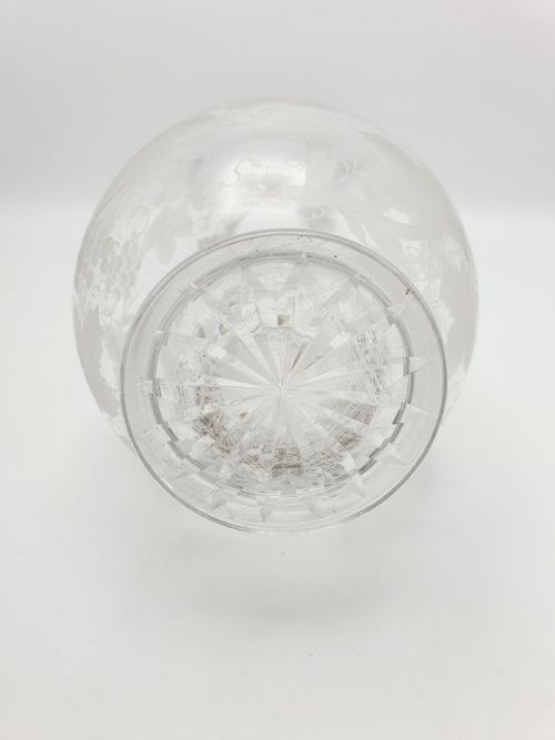 GORGEOUS ANTIQUE VICTORIAN ETCHED GLASS WINE JUG WITH GRAPE VINE MOTIF CIRCA 1890 - ADDITIONAL PHOTO 5
