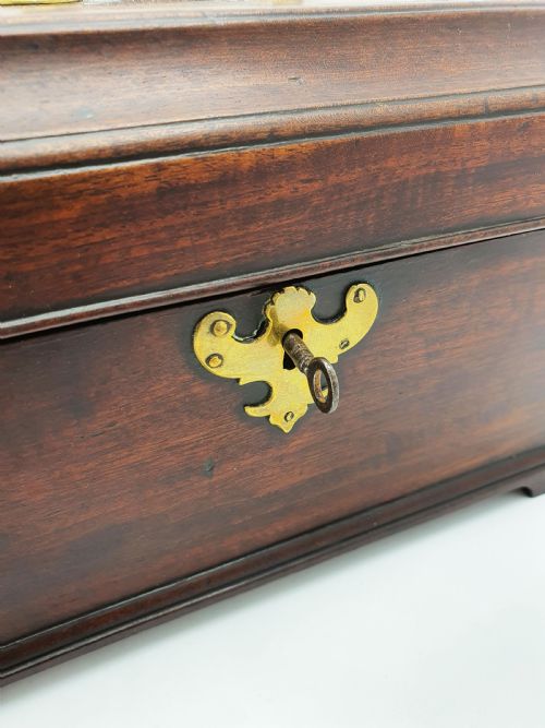 GOOD ANTIQUE GEORGIAN MAHOGANY TRINKET BOX WITH BRASS FITTINGS CIRCA 1820 - ADDITIONAL PHOTO 6
