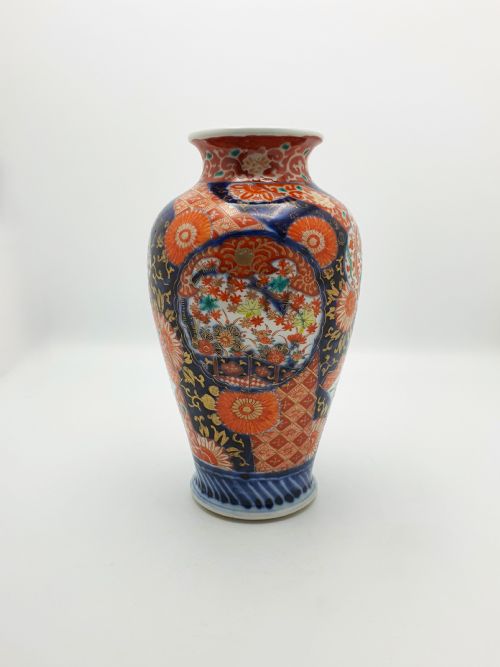 fig 1. Beautiful Antique Japanese Imari Vase with Floral & Phoenix Design – circa 1900