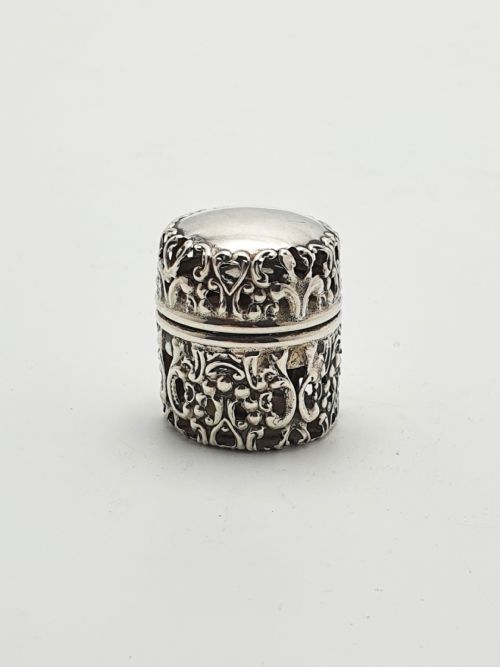 LOVELY ANTIQUE STERLING SILVER COTTON HOLDER WITH PIERCED FLORAL SCROLLWORK CIRCA 1900 - ADDITIONAL PHOTO 1