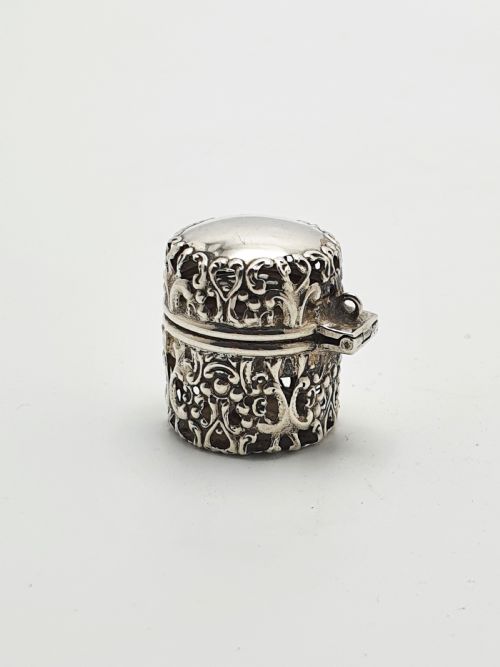 LOVELY ANTIQUE STERLING SILVER COTTON HOLDER WITH PIERCED FLORAL SCROLLWORK CIRCA 1900 - ADDITIONAL PHOTO 2