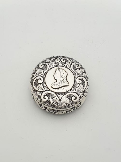 fig 1. Lovely Antique Queen Victoria Diamond Jubilee Silver & Gilt Snuff Box - 1897