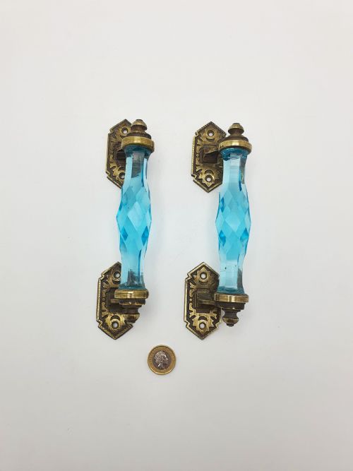 STUNNING PAIR OF ANTIQUE BLUE GLASS DOOR HANDLES WITH ORNATE BRASS MOUNTS CIRCA 1890 - ADDITIONAL PHOTO 5