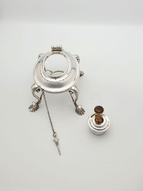 FABULOUS ANTIQUE GEORGIANSTYLE SILVERPLATED KETTLE ON STAND CIRCA 1905 - ADDITIONAL PHOTO 8