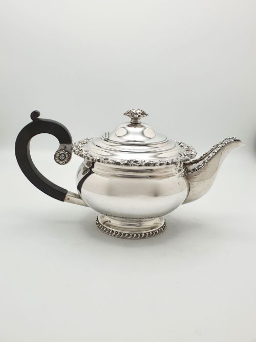 GORGEOUS ANTIQUE SILVERPLATED THREEPIECE TEA SET WITH ORNATE GRAPEVINE DETAILING CIRCA 1920 - ADDITIONAL PHOTO 5