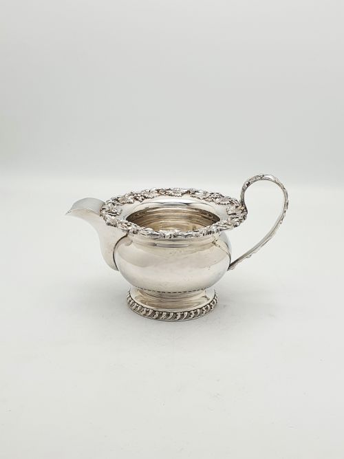 GORGEOUS ANTIQUE SILVERPLATED THREEPIECE TEA SET WITH ORNATE GRAPEVINE DETAILING CIRCA 1920 - ADDITIONAL PHOTO 8