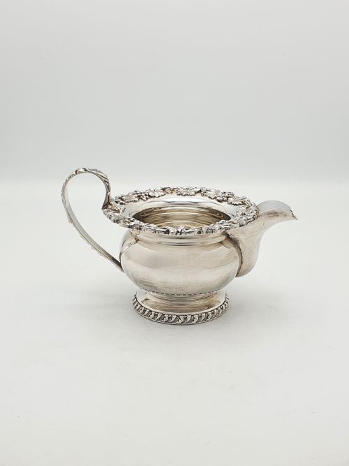 GORGEOUS ANTIQUE SILVERPLATED THREEPIECE TEA SET WITH ORNATE GRAPEVINE DETAILING CIRCA 1920 - ADDITIONAL PHOTO 9