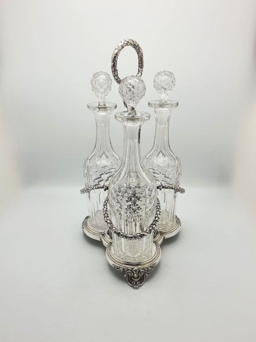 STUNNING ELKINGTON ANTIQUE 3 BOTTLE DECANTER SET IN ORNATE SILVERPLATED STAND 1860 - ADDITIONAL PHOTO 1