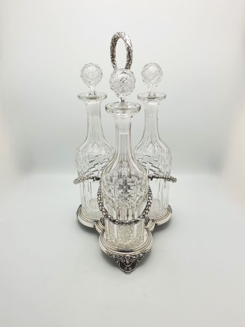 STUNNING ELKINGTON ANTIQUE 3 BOTTLE DECANTER SET IN ORNATE SILVERPLATED STAND 1860 - ADDITIONAL PHOTO 2