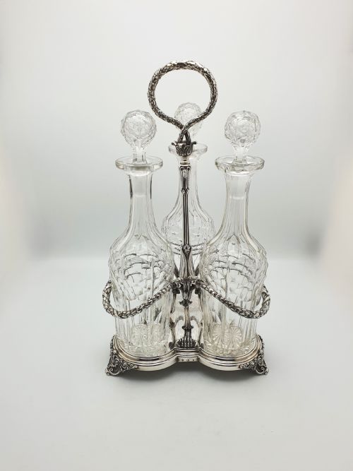 STUNNING ELKINGTON ANTIQUE 3 BOTTLE DECANTER SET IN ORNATE SILVERPLATED STAND 1860 - ADDITIONAL PHOTO 3