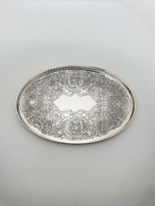 NICE SILVER PLATED OVAL SERVING TRAY WITH INTRICATE EMBOSSED SCROLLS CIRCA 1930 - ADDITIONAL PHOTO 3