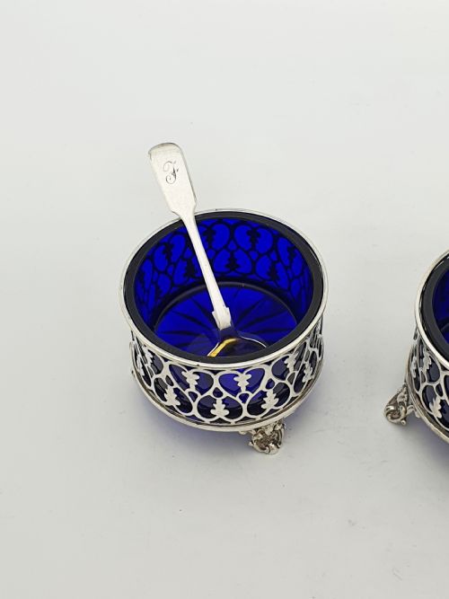 PAIR OF ANTIQUE VICTORIAN SILVER SALT CELLARS WITH COBALT GLASS LINERS 1842 - ADDITIONAL PHOTO 1