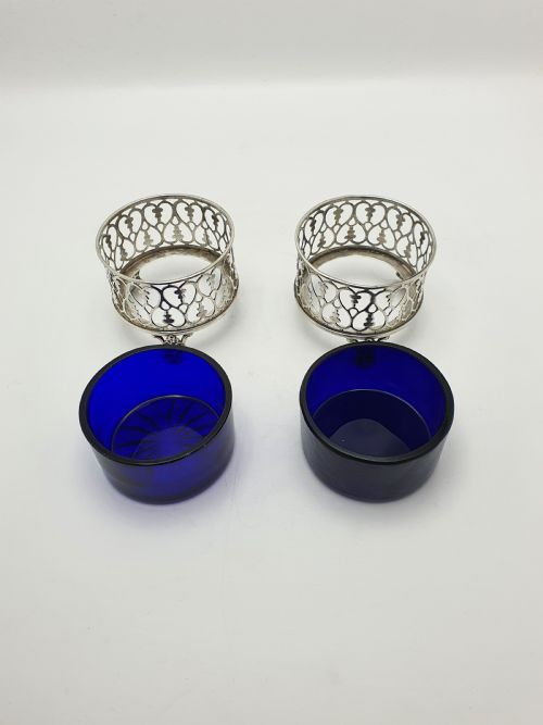 PAIR OF ANTIQUE VICTORIAN SILVER SALT CELLARS WITH COBALT GLASS LINERS 1842 - ADDITIONAL PHOTO 6